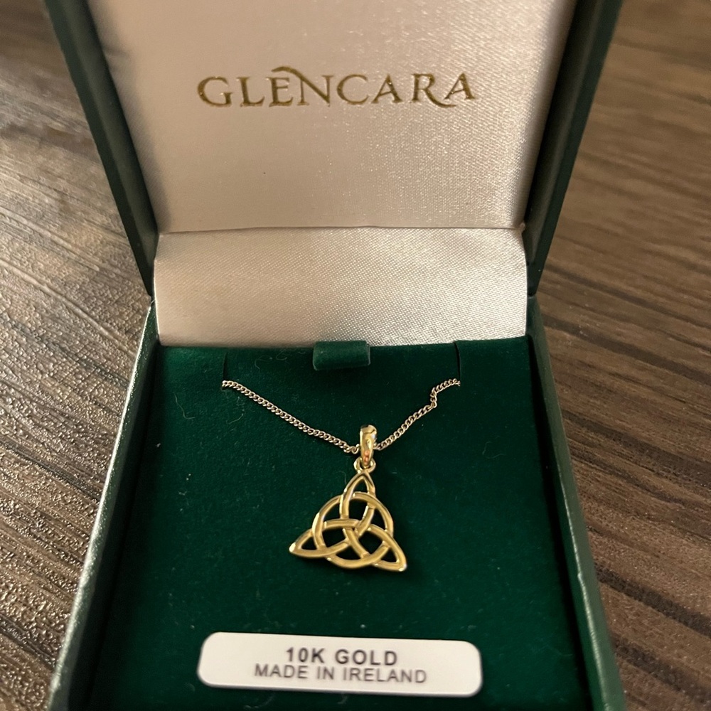 10K Gold Celtic Trinity Pendant Necklace - Gold
